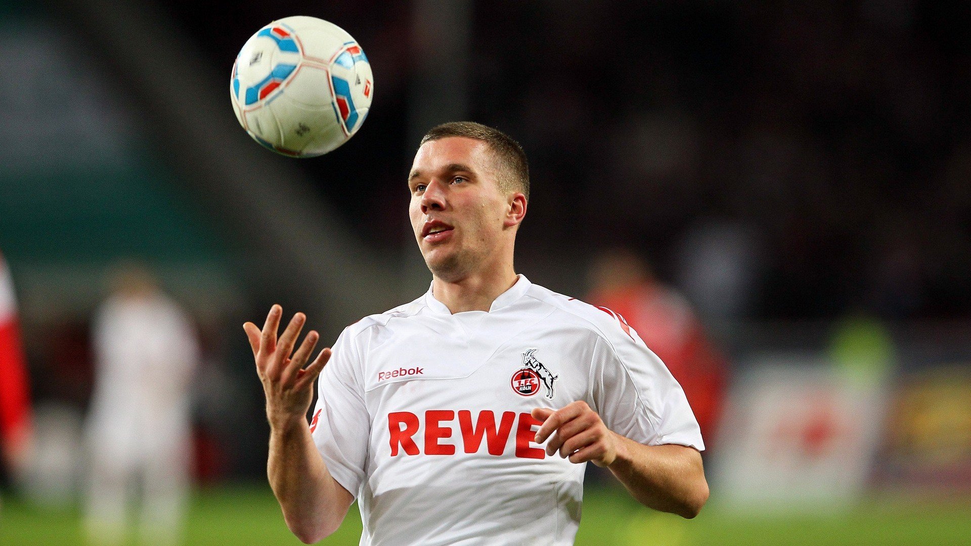 开云体育下载-罗马拿下曼城，奥亚尔萨瓦尔如何用弱者哲学撕碎蓝月神话？  第2张